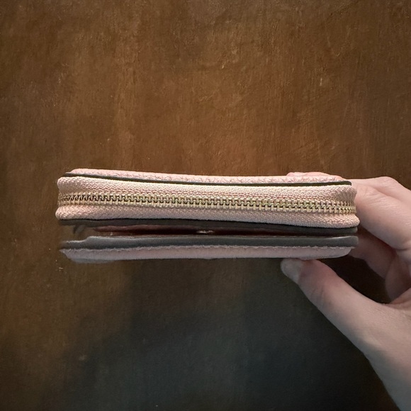 Tory Burch Thea Light Pink Pebbled Leather Bi-Fold Wallet - Picture 14 of 16